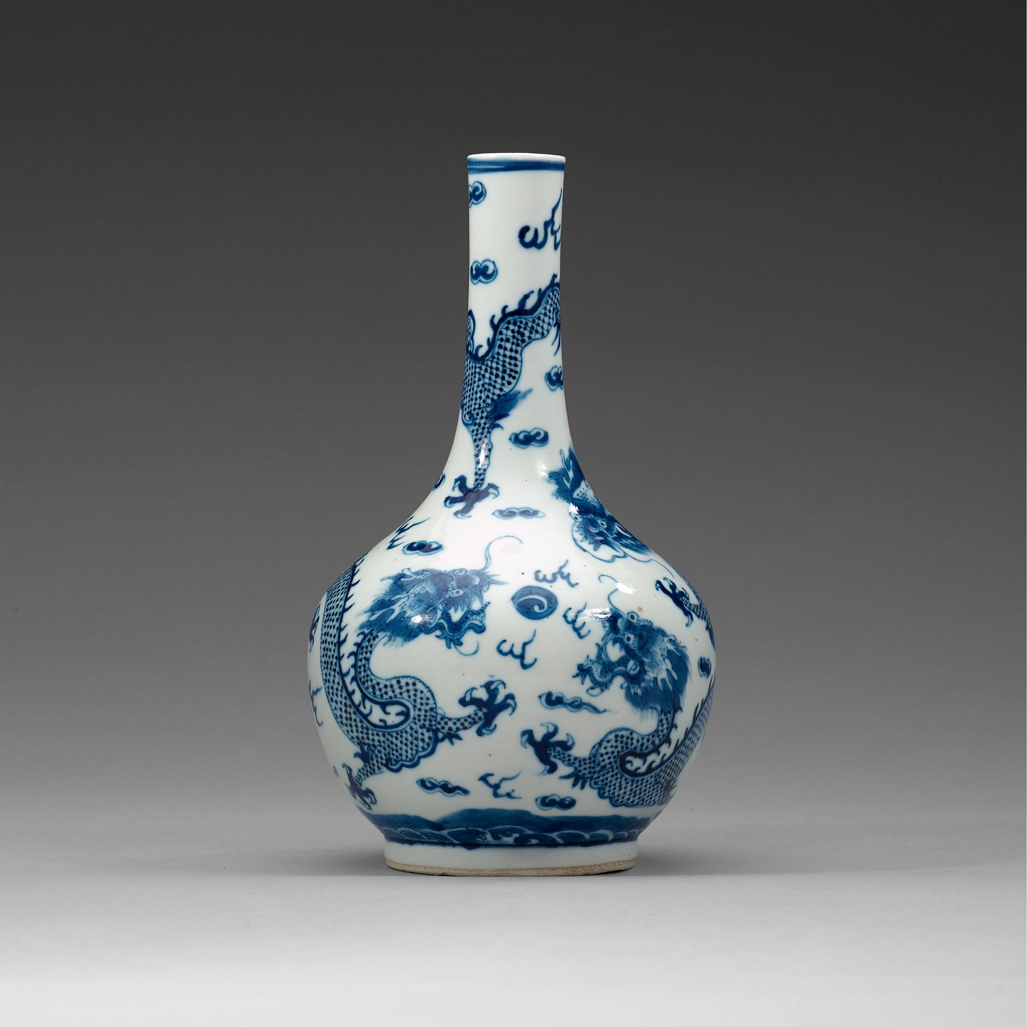 VAS, porslin. Qingdynastin, 1800-tal.