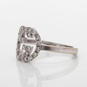 Gucci, ring, "Interlocking G", 18K vitguld och diamanter.