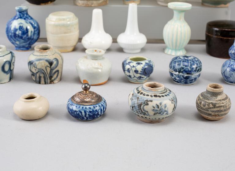 A group of 25 Southeast asian ceramics, mostly 20th century.