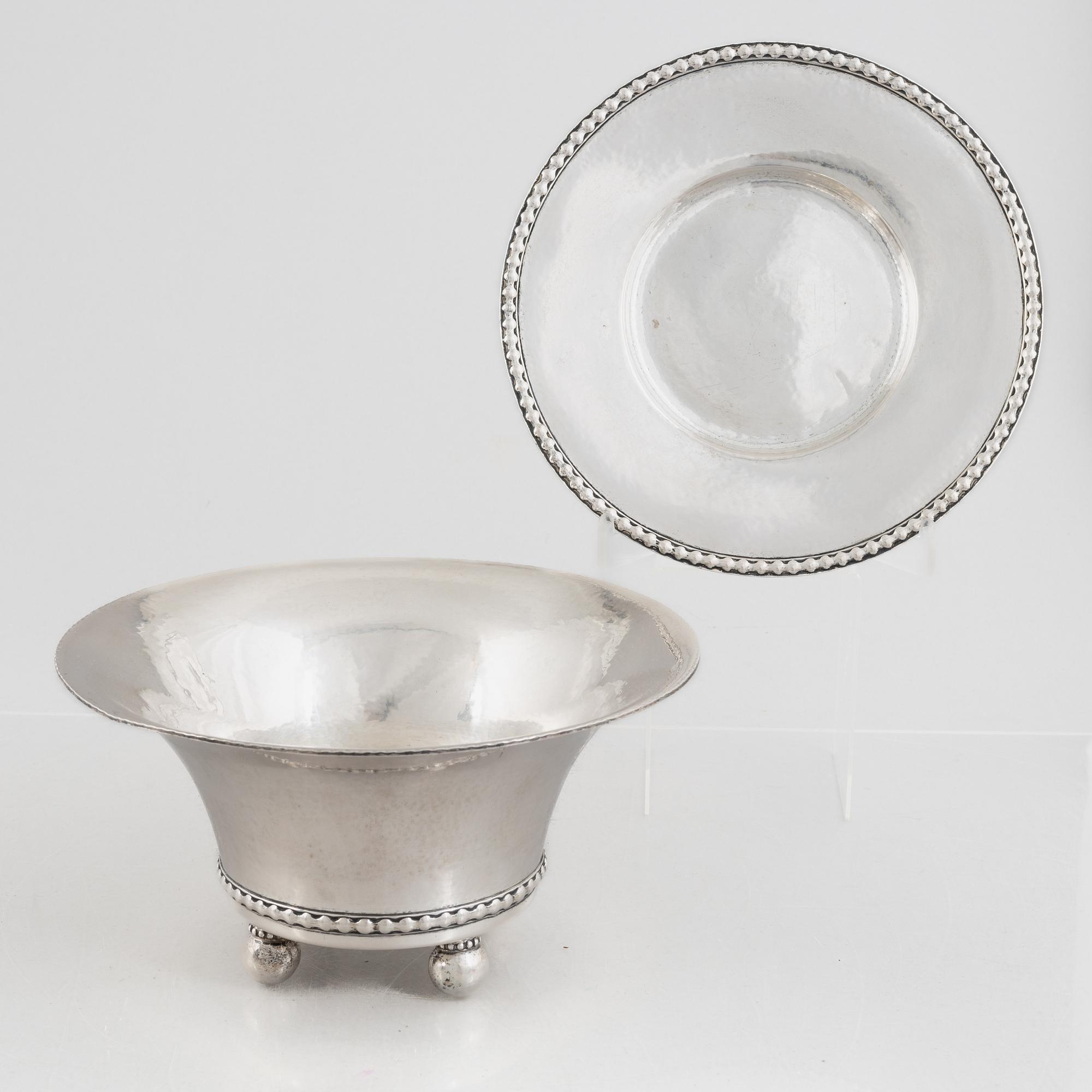 A silver bowl and dish, K Anderson Stockholm 1917.