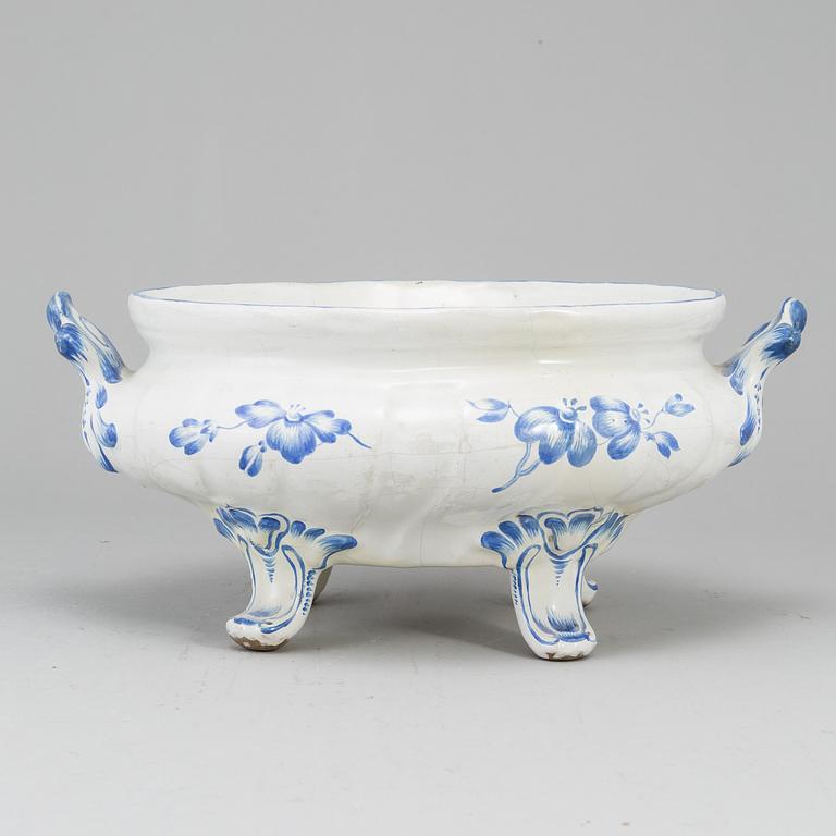 A Swedish Marieberg tureen, 18th Century.