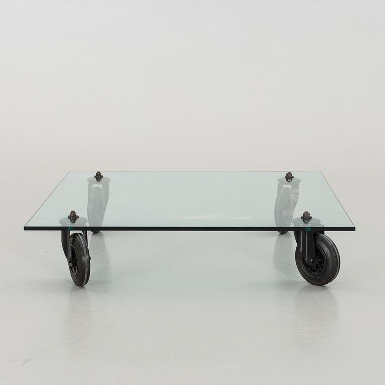 GAE AULENTI, soffbord, "Tavolo con Ruote", Gae Aulenti, Fontana Arte, Italien.