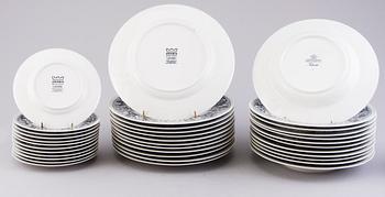 RICHARD LINDH, A 42-pcs set of Arabia dinnerware with 'Talvikki' decoration by Raija Uosikkinen, Finland 1964-1975.