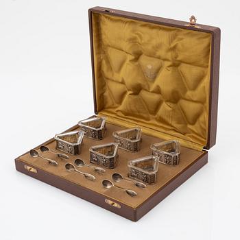 Saltkar med skedar, 6 st, silver, svenska importstämplar, G.A. Dahlgren, Malmö, 1920.