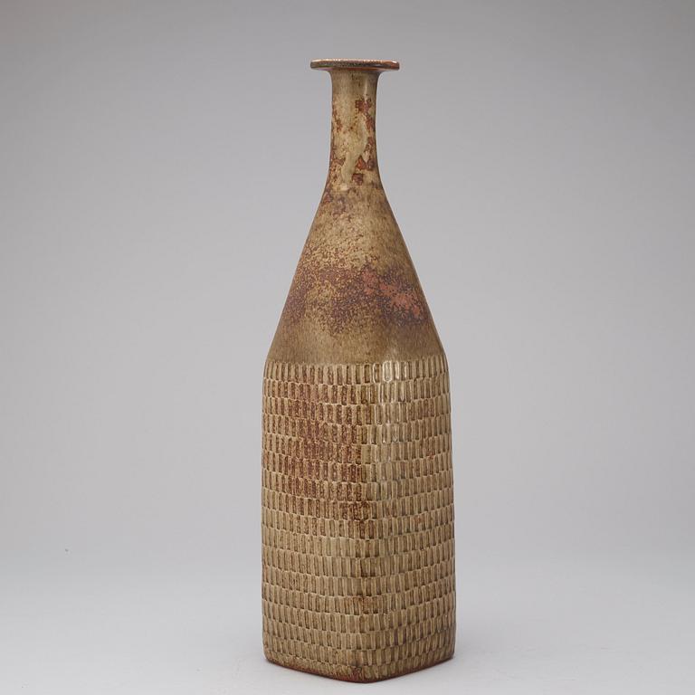 A Stig Lindberg stoneware vase, Gustavsberg Studio 1967.