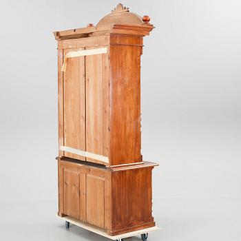 BOKSKÅP, nyrenässans, 1800-talets andra hälft.