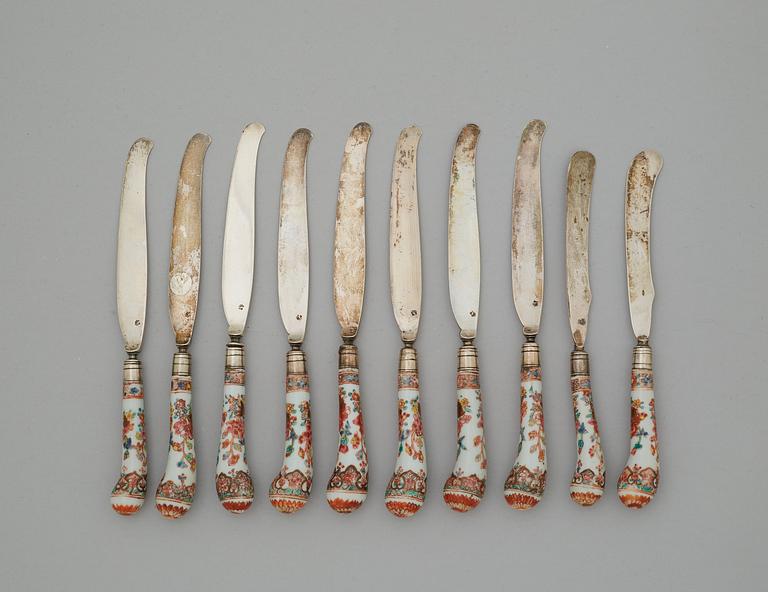 Bestick, 28 stycken, med porslinskaft. Qingdynastin, Qianlong (1736-95).
