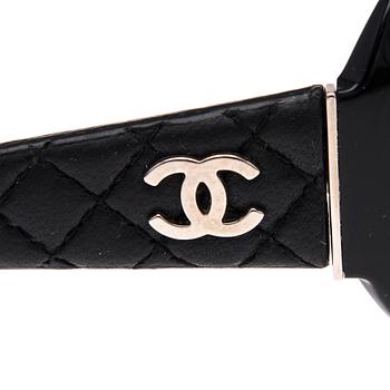 AURINKOLASIT, Chanel.