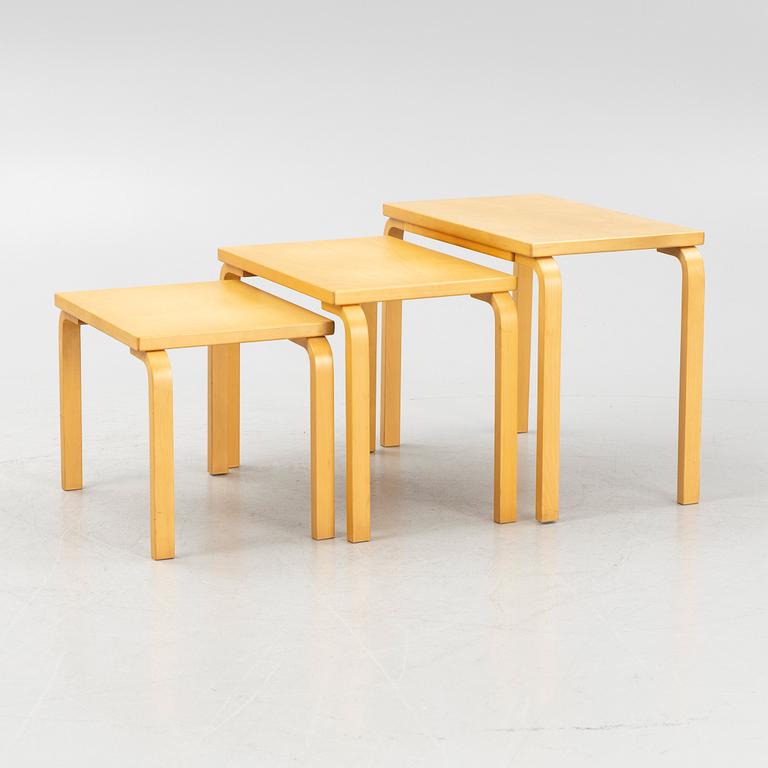 Alvar Aalto, a three-piece nesting table, modell 88, Artek, Finland, late 20th century.