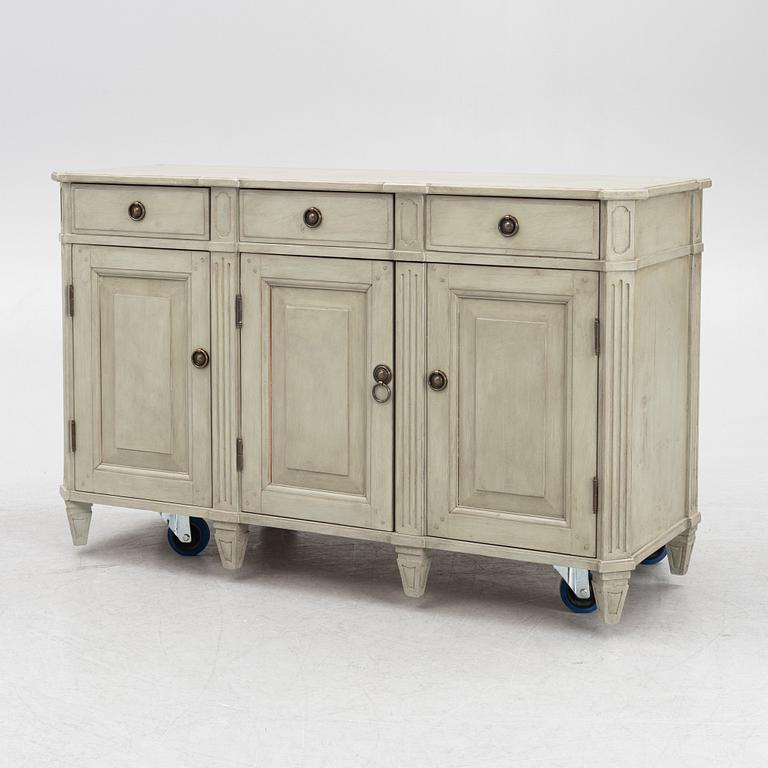 Sideboard, Gustavian style, first half of the 20th century.