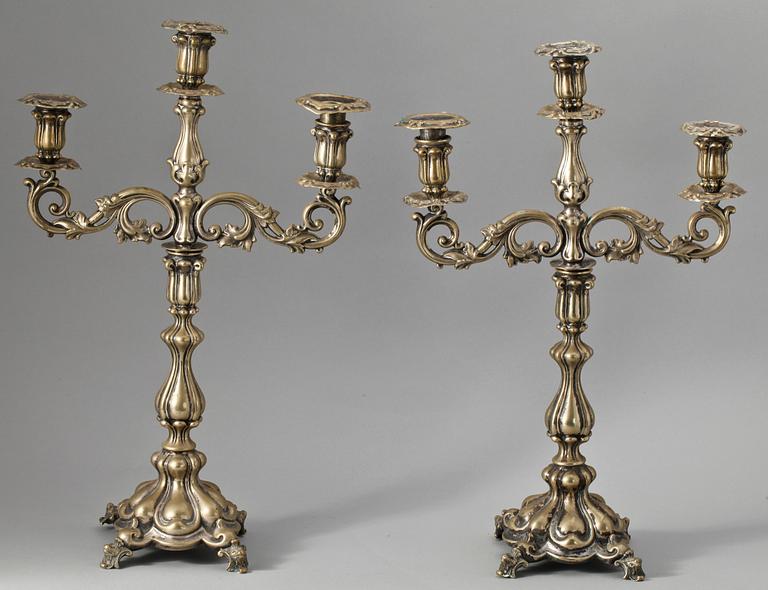 KANDELABRAR, ett par. Nysilver. Nyrokoko. Ryska stämplar.