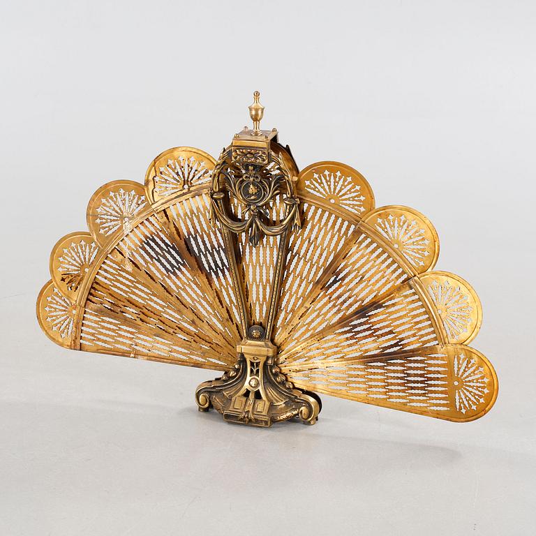 A fire guard from the fourth quarter of the 20th century.
