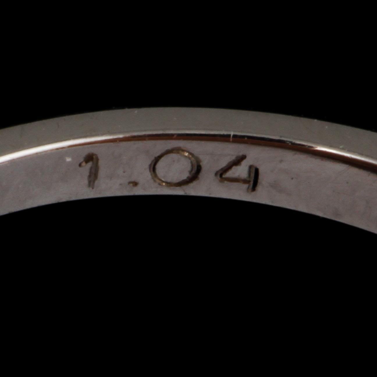 RING, 18k vitguld med briljantslipad diamant, 1.02 ct. Vikt 4 g.
