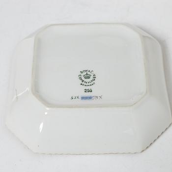 Royal Copenhagen, cream jug with lid and saucer, as well as coffee cup with saucer, porcelain, Flora Danica, Denmark.