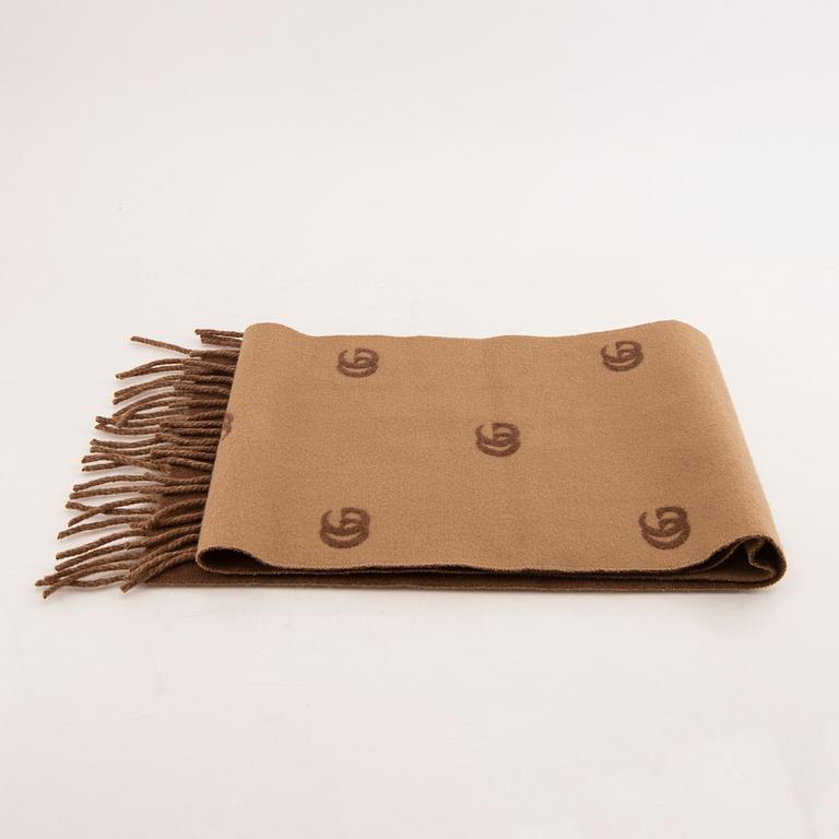 Gucci, wollen scarf.