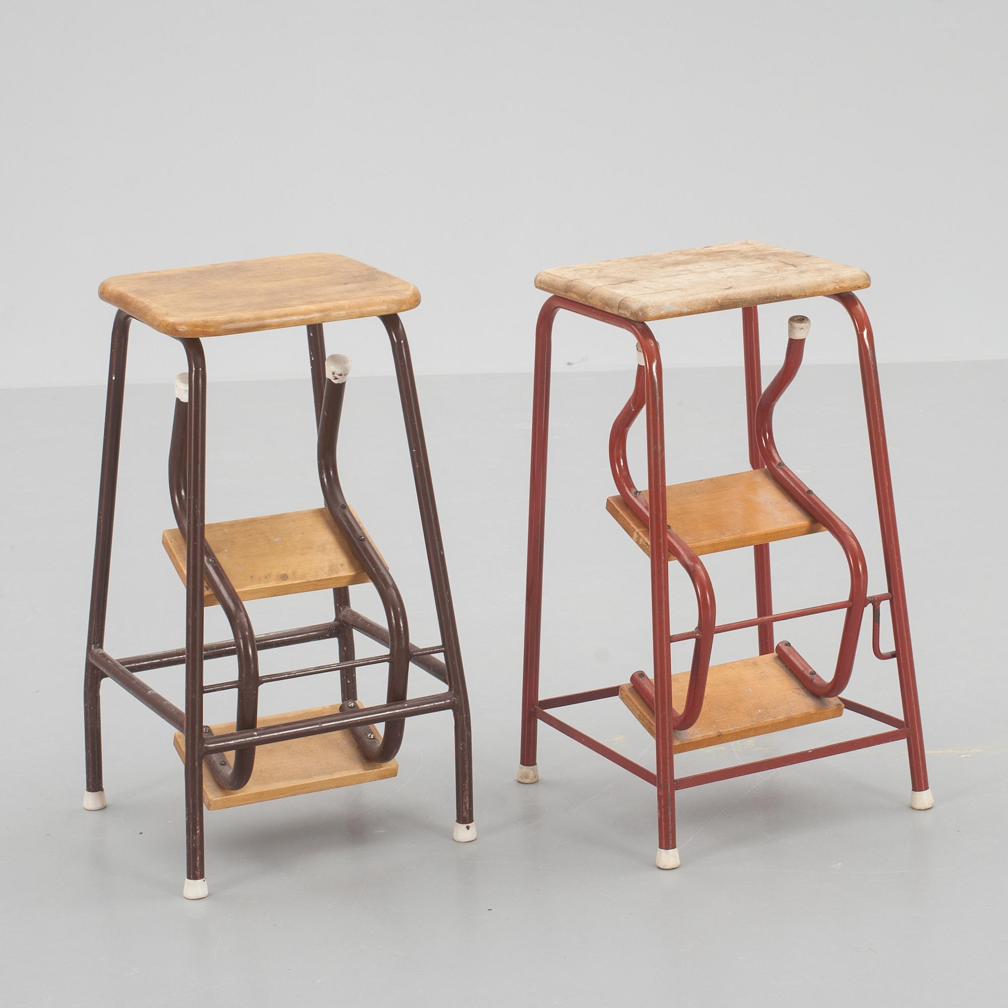 STEGPALLAR, 2 st, 1900-talets mitt/andra hälft.