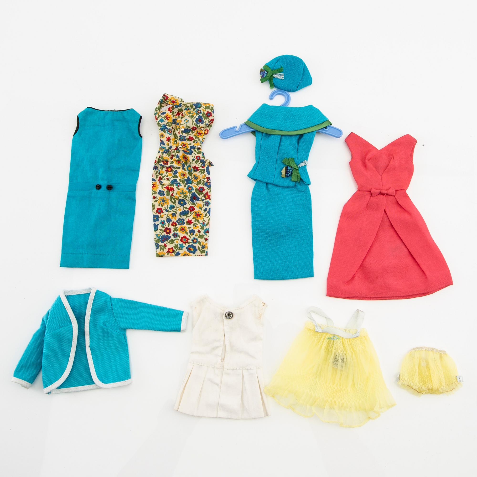 Barbie doll, vintage "Swirl Ponytail", Mattel 1964/65. Original box, stand, and clothes.