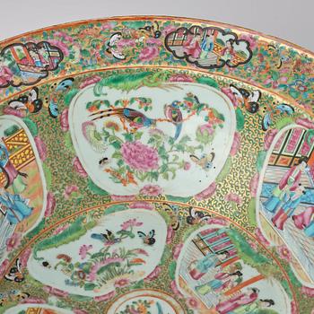 A large famille rose Canton basin, Qing dynasty, 19th Century.