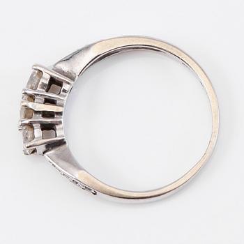 RING, 14K vitguld och diamanter.