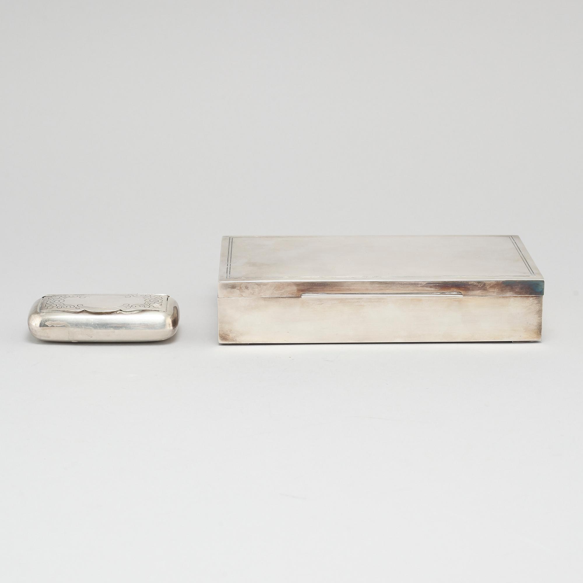 A silver box and a snuffbox, partly C G Hallberg in Stockholm, 1960.