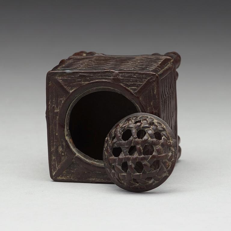 A Japanese bronze censer with cover, Meiji period (1868-1912).