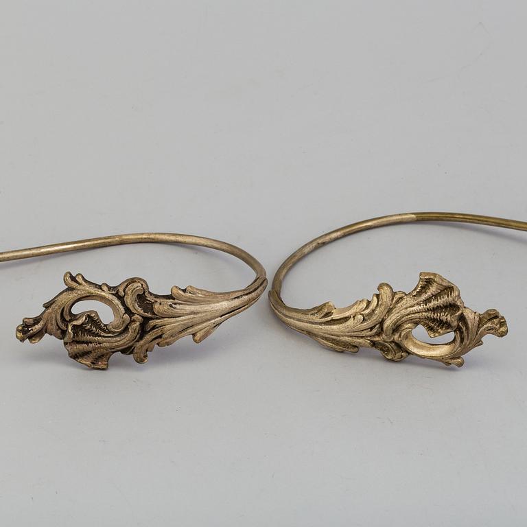 GARDINOMFÅNG, ett par, metall, rokoko-stil, 1900-tal.