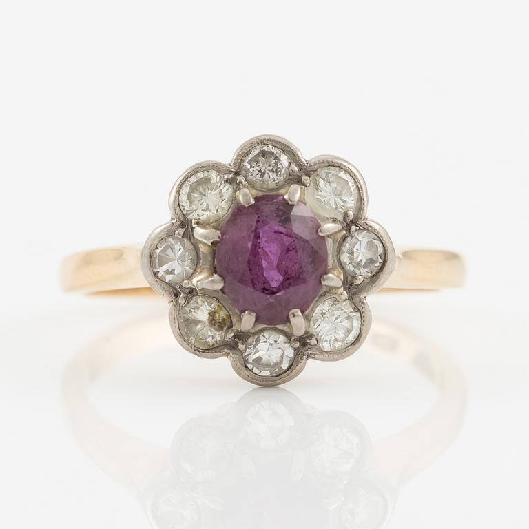 Ring, 18K gold with ruby and brilliant-cut diamonds.