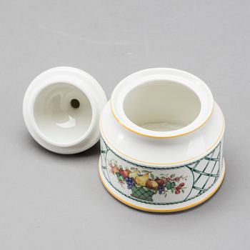 SERVISER, porslin, 24+14 delar, "French Garden Vienne" samt "Basket"Villeroy & Boch.