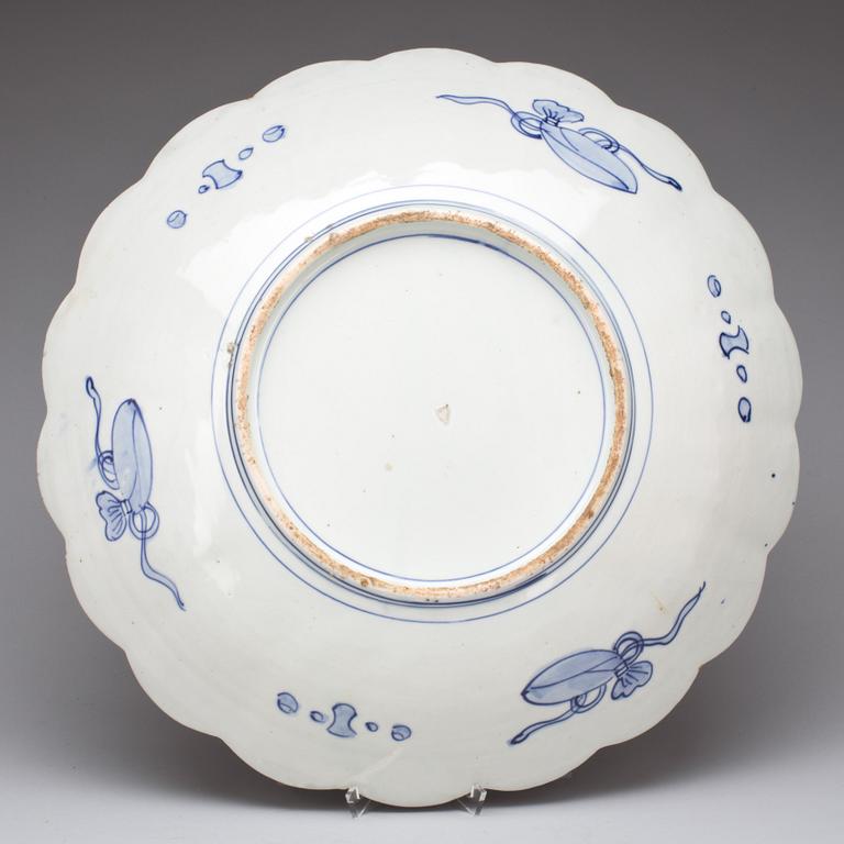 PRESENTERFAT, porslin. Imari, Japan, 1800-talets slut.