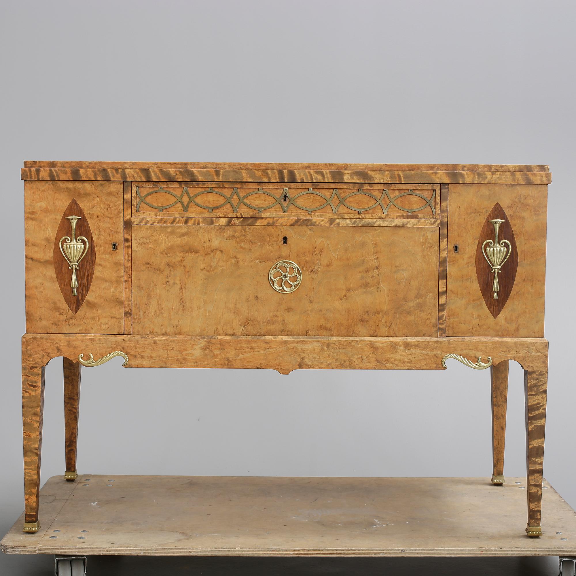 SIDEBORD, gustaviansk stil, 1920-30-tal.