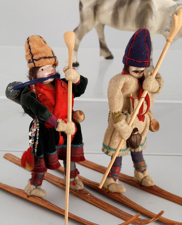 PARTI SAMEFIGURER, 11 delar, trä, 1900-talets första hälft.