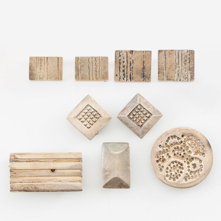 Lars Arby, two pairs of cufflinks, two brooches and three earrings, silver.