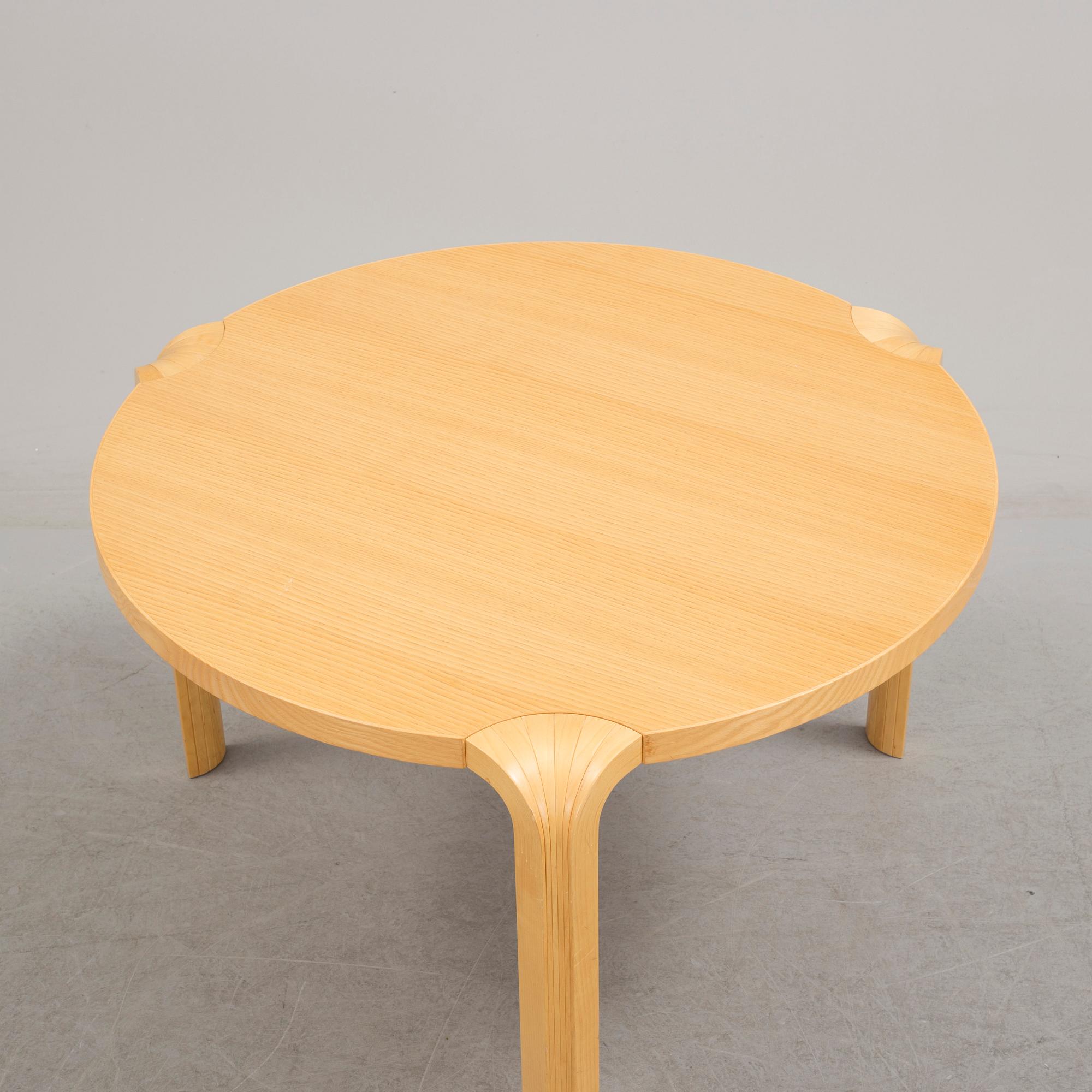 ALVAR AALTO, X-ben bord, Artek, 2006.