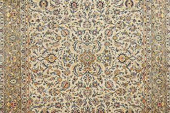 A carpet, Kashan, ca 320 x 255 cm.
