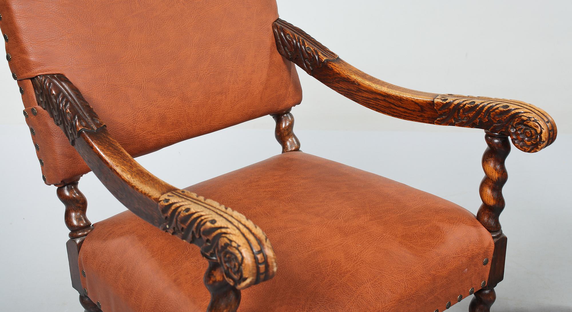 KARMSTOLAR, ett par, barockstil, 1900-talets första hälft.