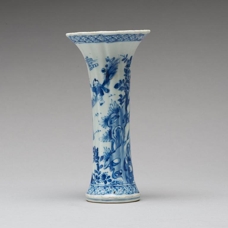 A blue and white vase, Qing dynasty, early 18th Century.