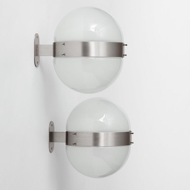 Sergio Mazza, a pair of "Clio" wall lamps, Artemide, Italy 1960s.