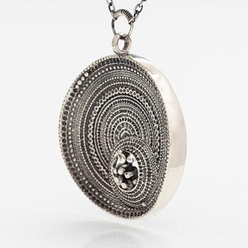 Jorma Laine, A sterling silver necklace "Chic". Turun Hopea, Turku.