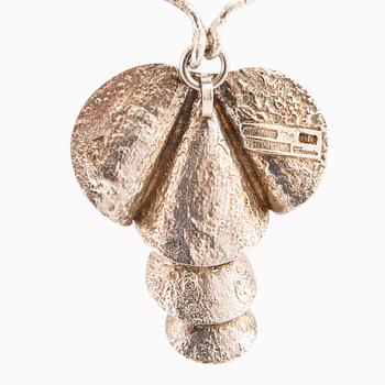A silver necklace by Theresia Hvorslev for Mema 1978.