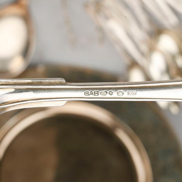 PARTI SILVER, 18 delar, bland annat Gustaf Folcker Stockholm 1845. Total vikt ca 636 g.