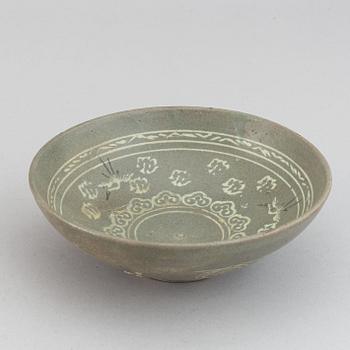 A Korean ceramic bowl, Koryo, 14-15th century.