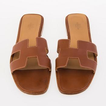 HERMÈS, "H", SANDALER, två par, i storlek 40,5-41.