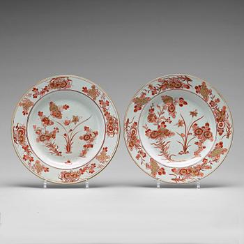 697. Two dishes, Qing dynasty, Kangxi (1662-1722).