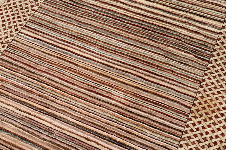 Rug, Pakistan, approx. 270 x 180 cm.