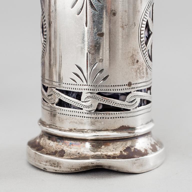 A set of three 20th century silver spice casters and a mustard jar, Denmark / England. Silver weight ca 152 g.