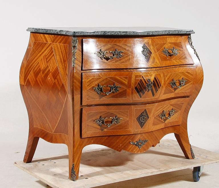 BYRÅ, rokokostil, 1900-talets mitt.