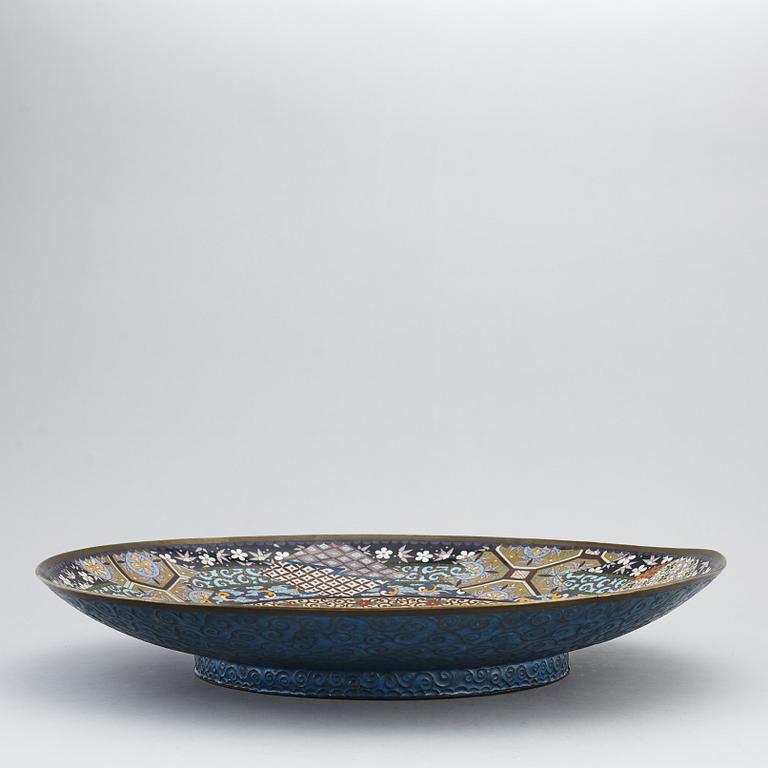 A large Japanese cloisonné dish, 20th century.