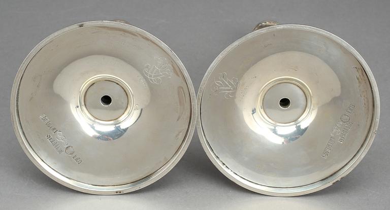 LJUSSTAKAR, ett par, sterlingsilver, Borgila, Stockholm, 1945/1946. Total vikt ca 609g.