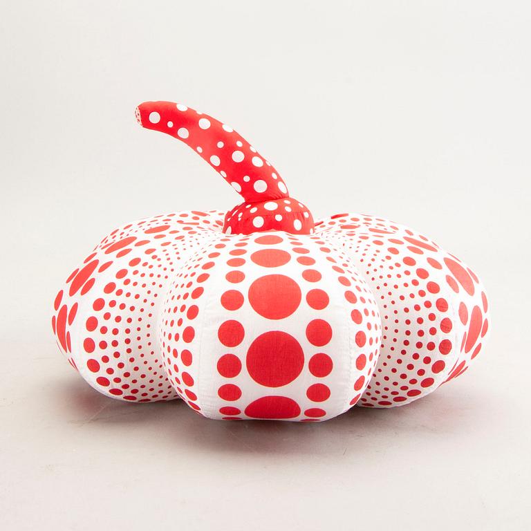 Yayoi Kusama, by Object / Multiple Dots Obsession 2004.