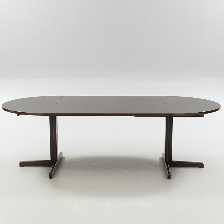 A diningroom furniture set of 7 pieces by Thonet from the second half of the 20th century.